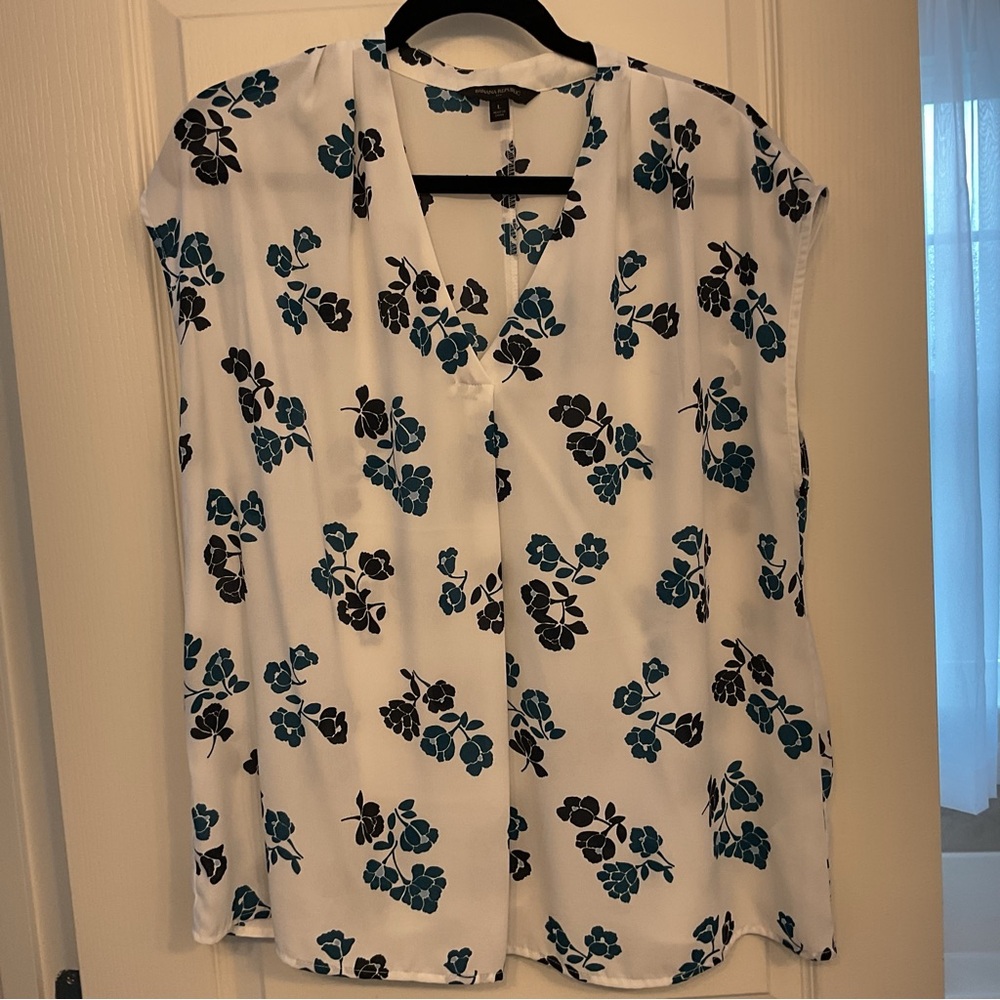 Banana Republic - Sleeveless black and teal floral blouse - Size L